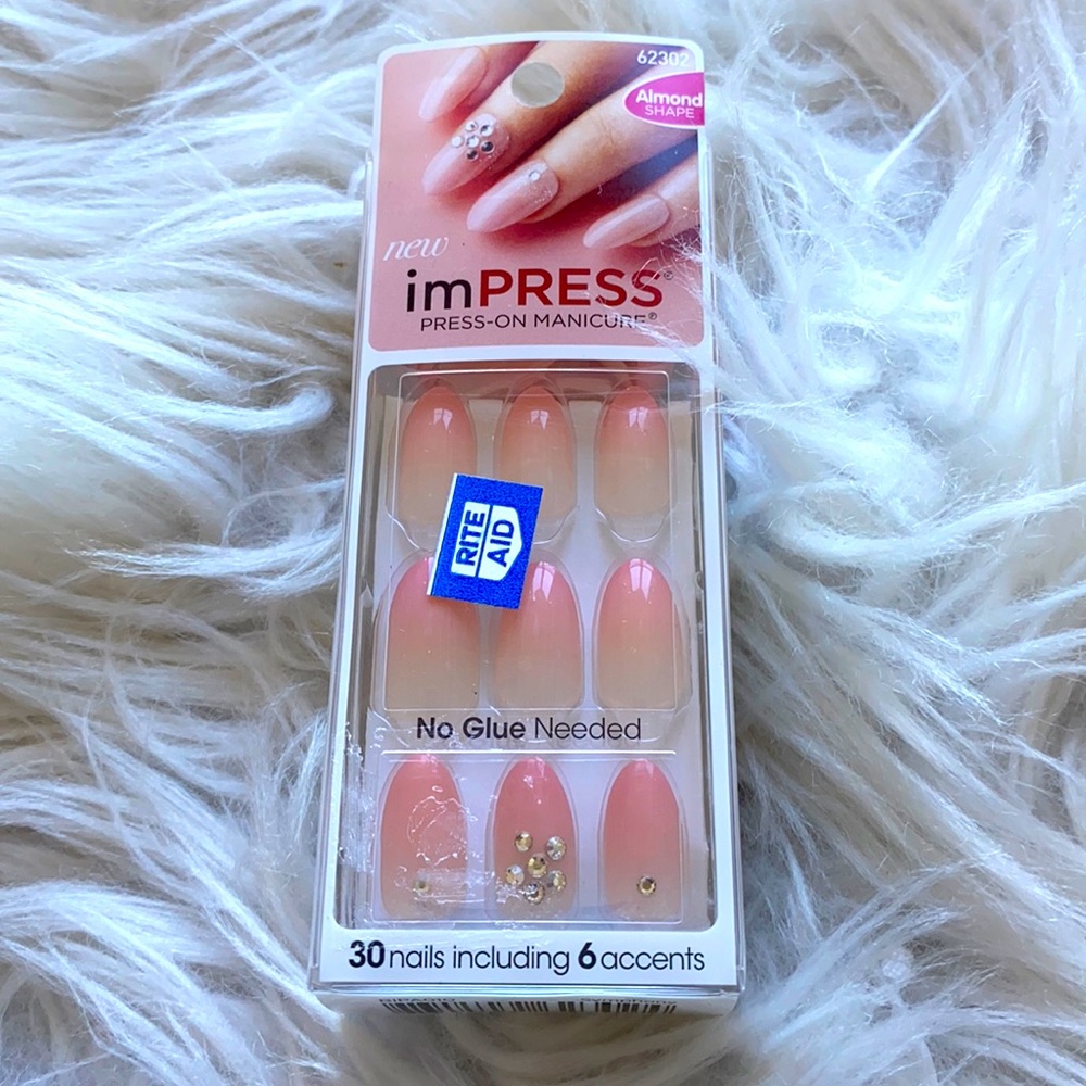 imPRESS 💅🏼 Almond Press On Manicure “Symphony”